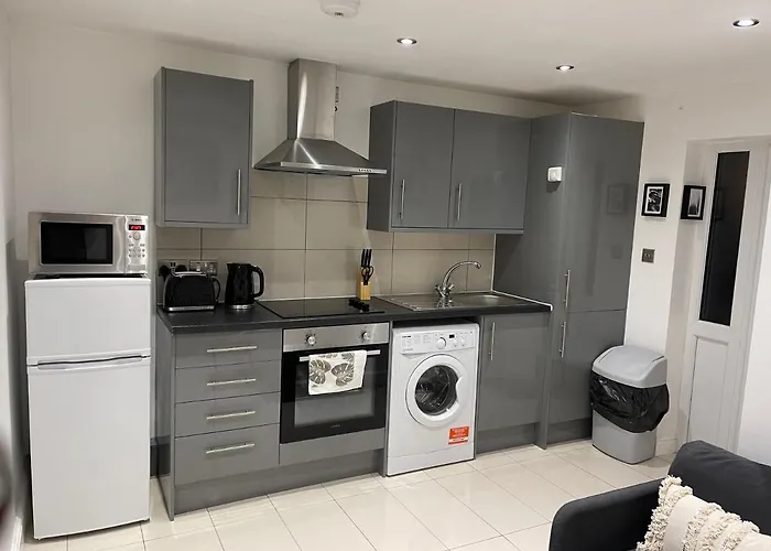 Modern 1 Bedroom Holiday Apartment In Southminster