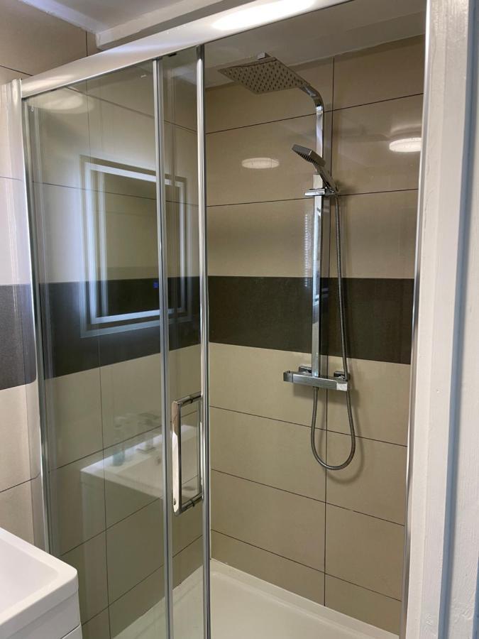 Modern 1 Bedroom In Apartment Southminster