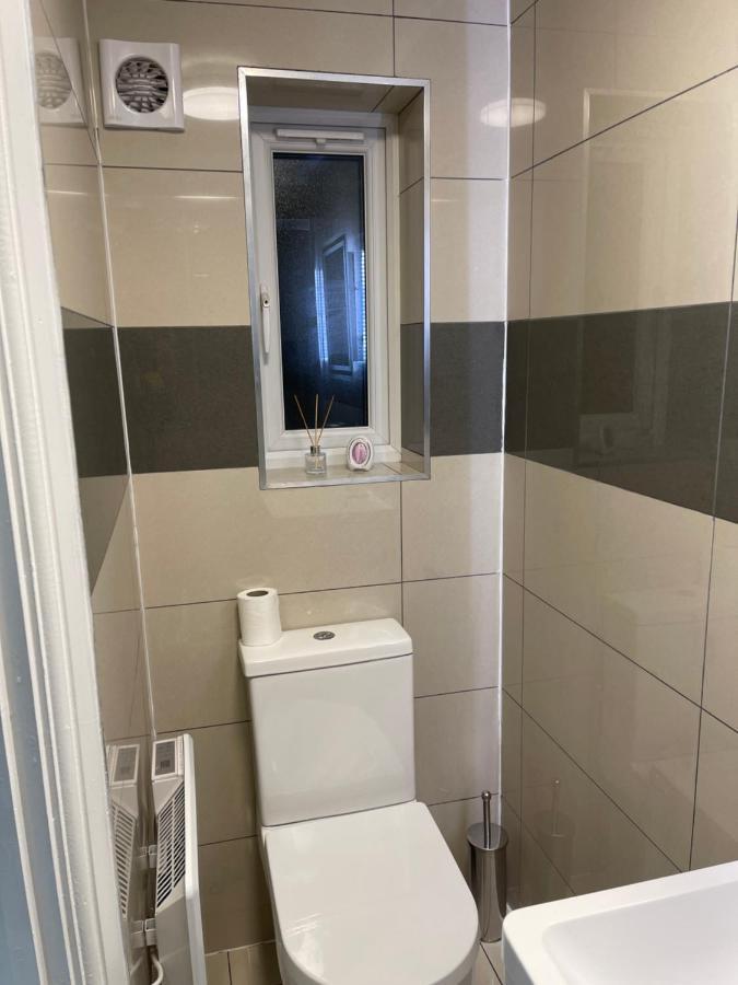 Modern 1 Bedroom In *