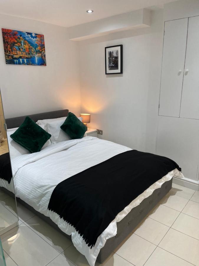 Modern 1 Bedroom In Apartment Southminster