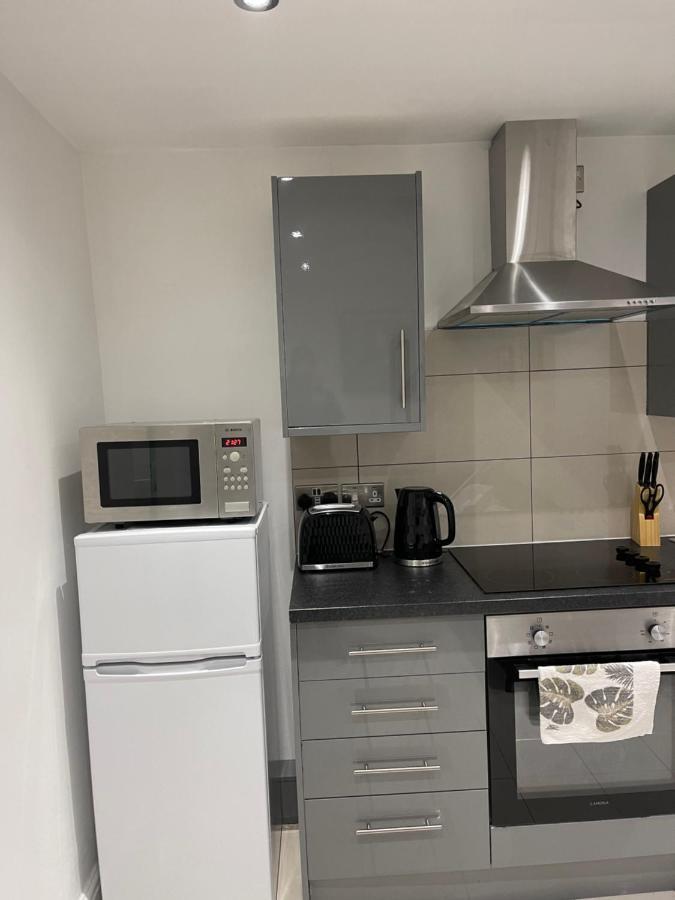Modern 1 Bedroom In *