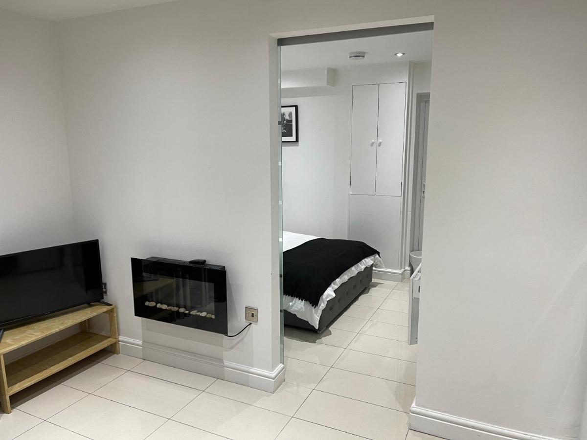 Modern 1 Bedroom In *